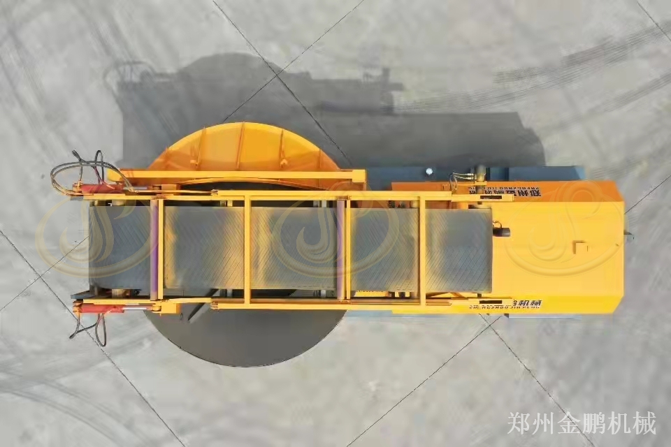 郑州金鹏大型木材粉碎机厂家在生物质料场高产量预粉碎处理中的方案配置