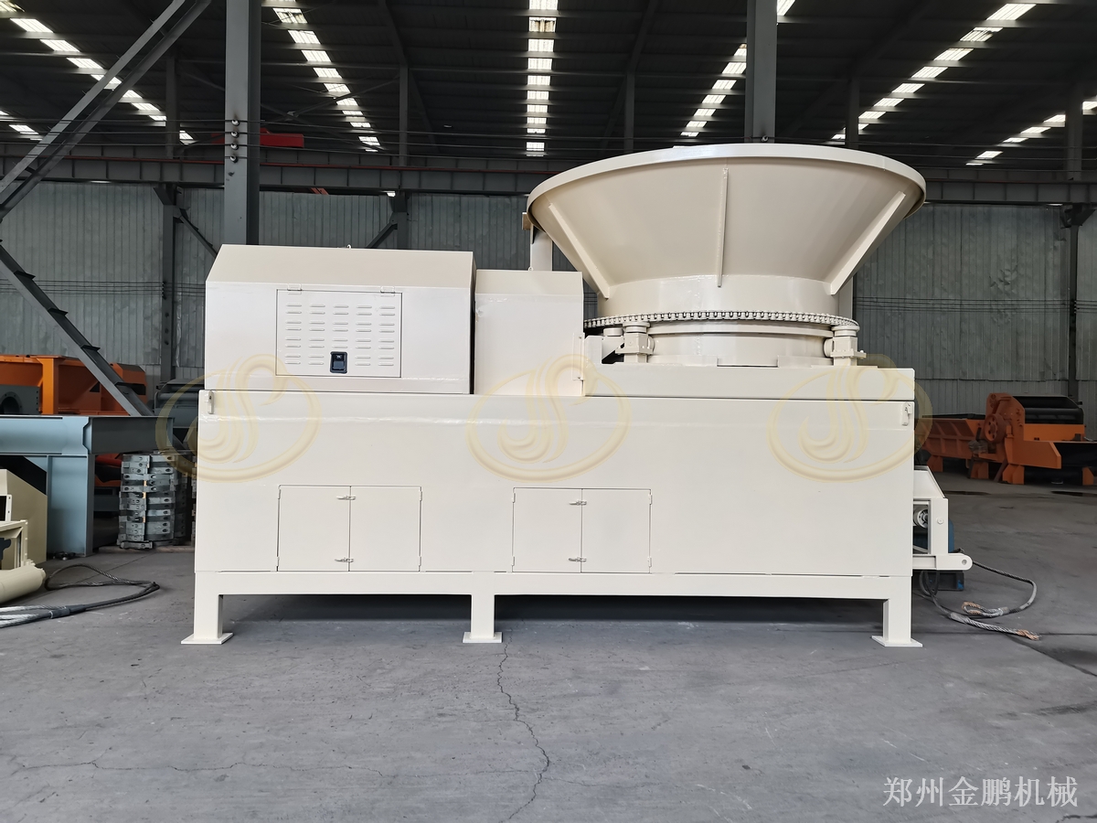 郑州金鹏树根切片机器在大尺寸木料预粉碎中的应用