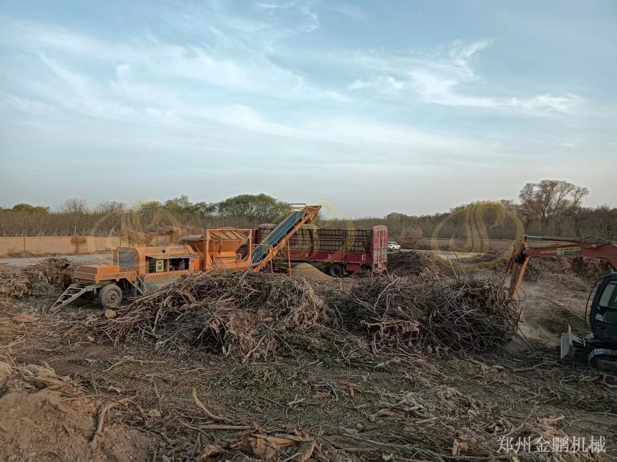 郑州金鹏大型树墩粉碎机在生物质大料处理中的配置与应用