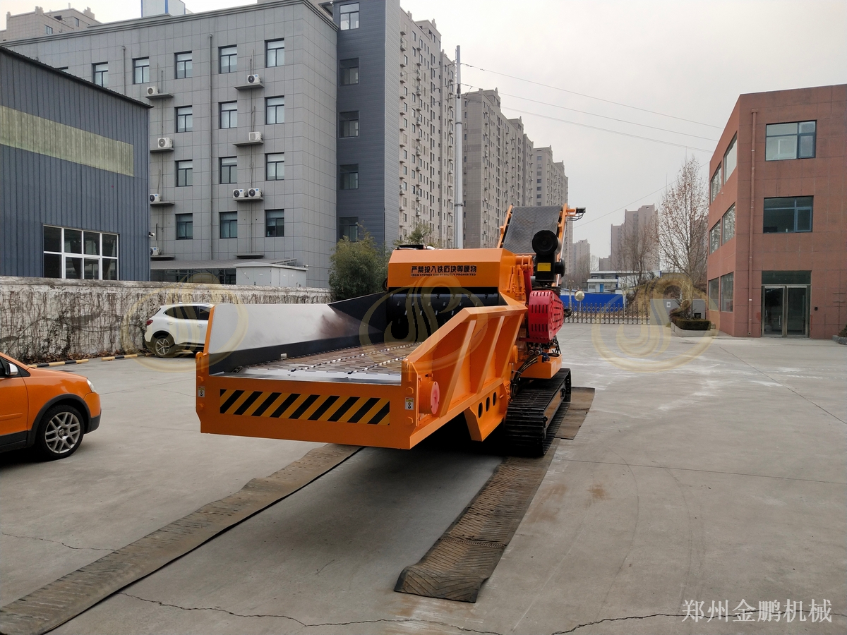 郑州金鹏柴油树枝粉碎机在移动式木材处理中的应用