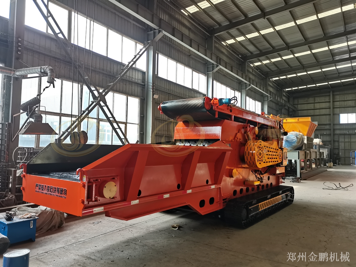 郑州金鹏移动式柴油木材破碎机用于分散料场作业
