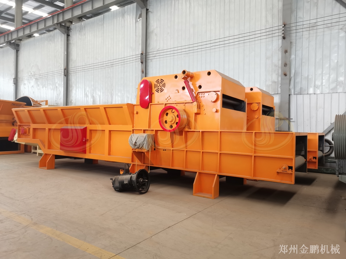 建筑工地废旧木材集中处理：郑州金鹏木材破碎机的大产量作业