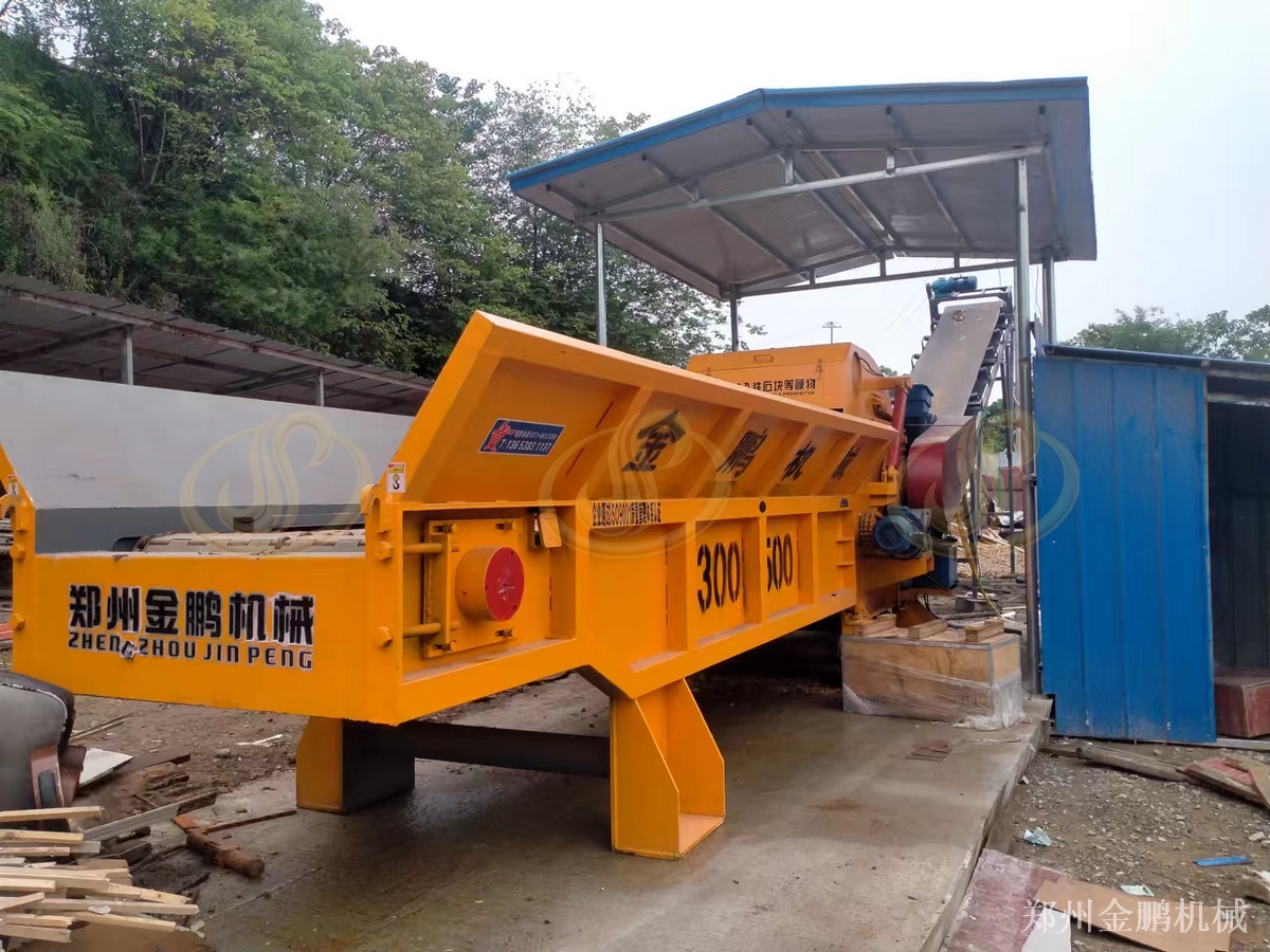 郑州金鹏废旧木材破碎机用于小型回收站木片加工